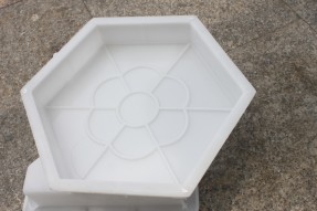 六棱塊護坡塑料模具什么材質(zhì)的好？