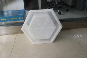 什么樣的六角塊護坡模具質(zhì)量才好？